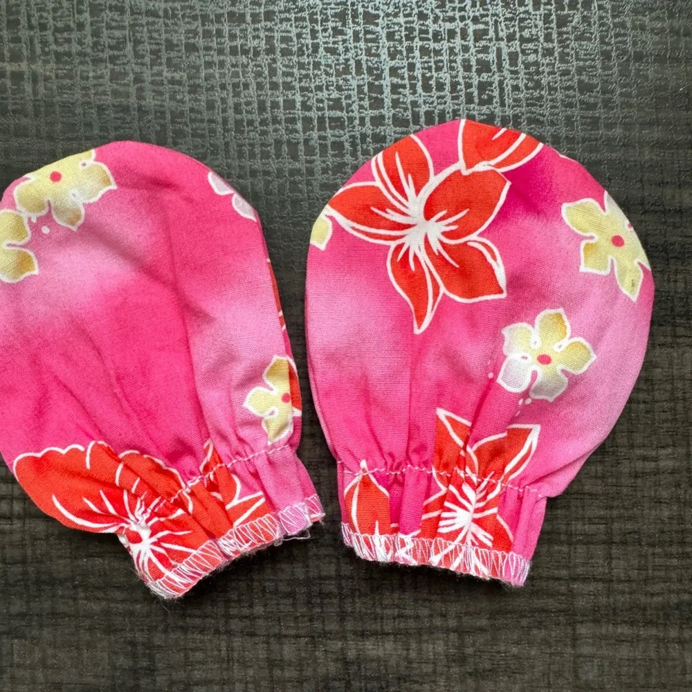 🌈 3/$15 Floral Pink Hawaiian Print Baby Mittens